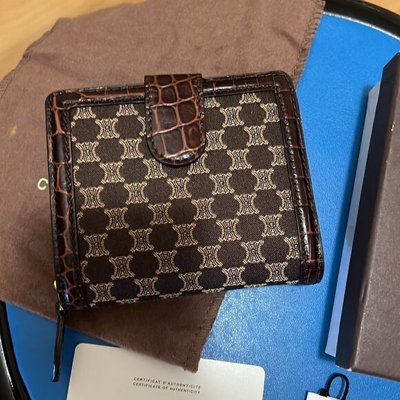 Celineāmacadamāembossedāwallet - Picture 8 of 10